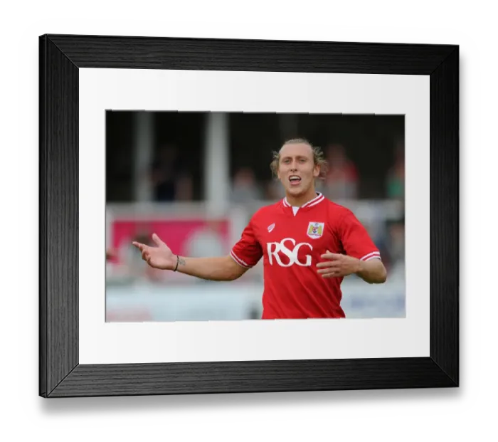 Framed Print : Bristol City's Luke Freeman in Action at Twerton Park (2015)
