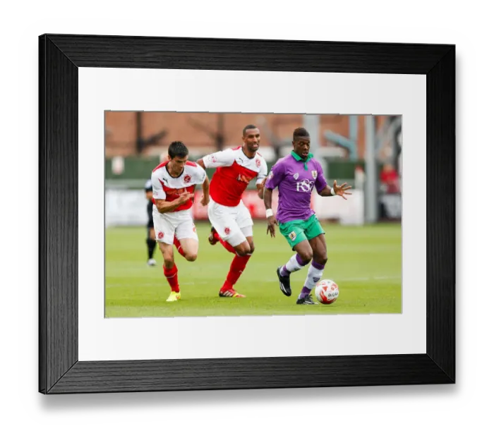 Framed Print : Bristol City's Kieran Agard Scores Dramatic Goal Against Fleetwood Town in Sky Bet League 1