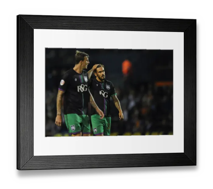 Framed Print : Marlon Pack's Disappointment: Bristol City Trail 3-0 Behind at Luton Town