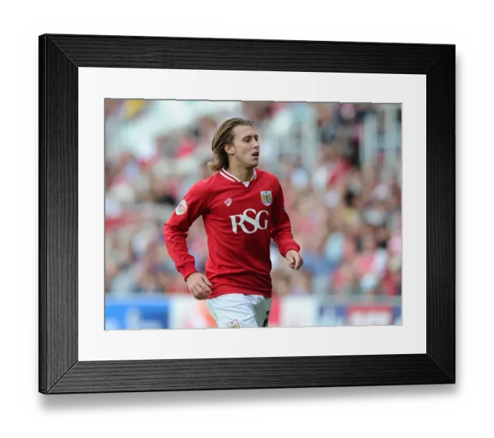 Framed Print : Bristol City vs Brentford: Luke Freeman in Action at Ashton Gate, 2015 Framed Print : Bristol City vs Brentford: Luke Freeman in Action at Ashton Gate, 2015