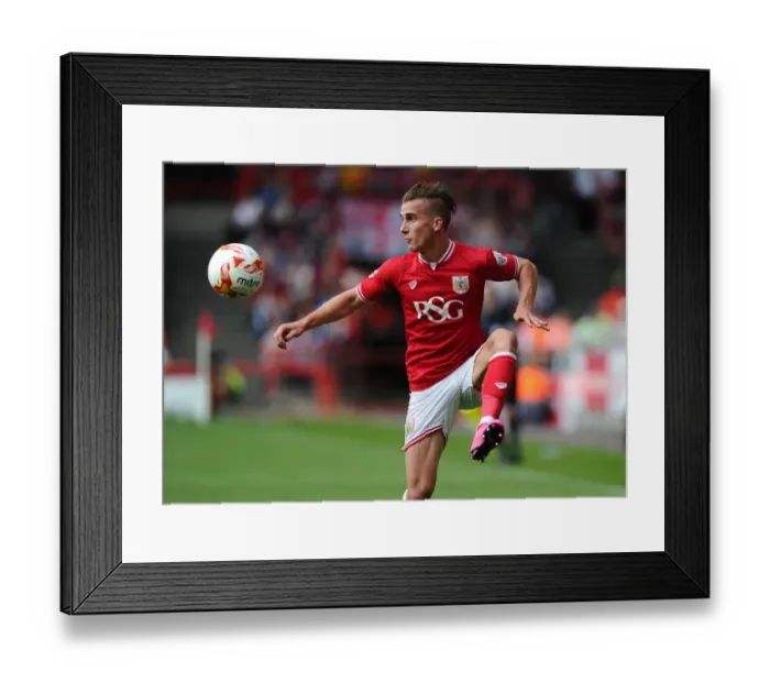 Framed Print : Bristol City's Joe Bryan in Action against Burnley, Sky Bet Championship (August 2015) Framed Print : Bristol City's Joe Bryan in Action against Burnley, Sky Bet Championship (August 2015)