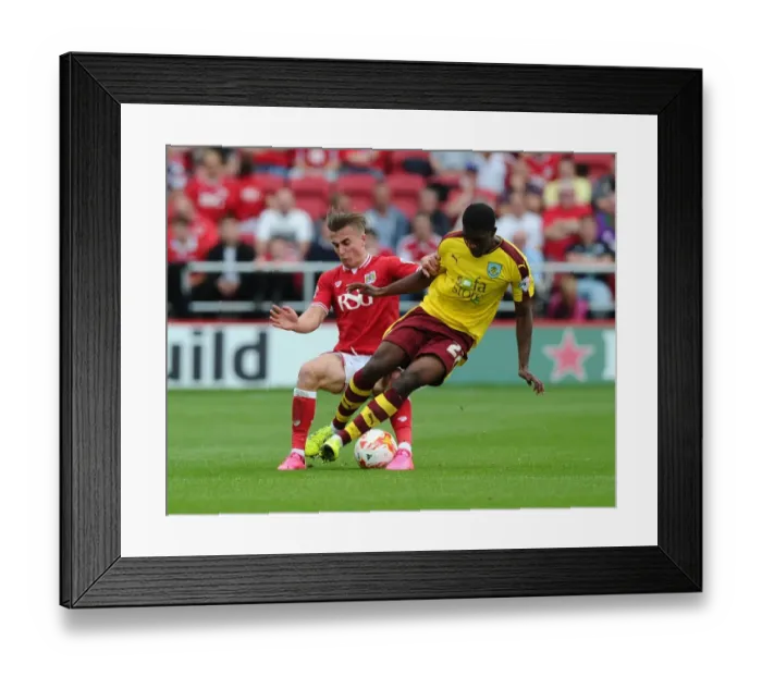 Framed Print : Bristol City vs Burnley: Joe Bryan vs Tendayi Darikwa in Intense Battle