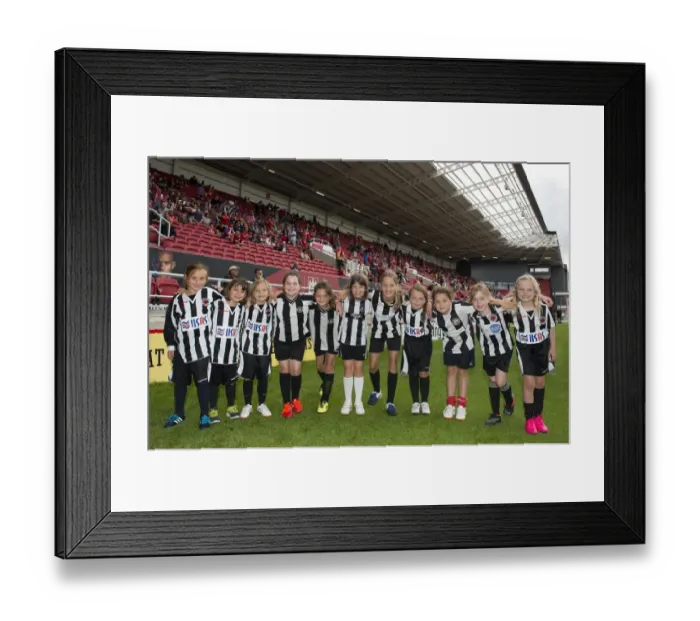 Framed Print : Sky Bet Championship Showdown: Bristol City vs Burnley (August 2015) - A Clash at Ashton Gate Framed Print : Sky Bet Championship Showdown: Bristol City vs Burnley (August 2015) - A Clash at Ashton Gate