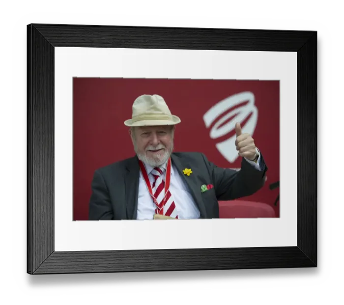 Framed Print : Bristol City vs Burnley Clash at Ashton Gate Stadium, Sky Bet Championship 2015