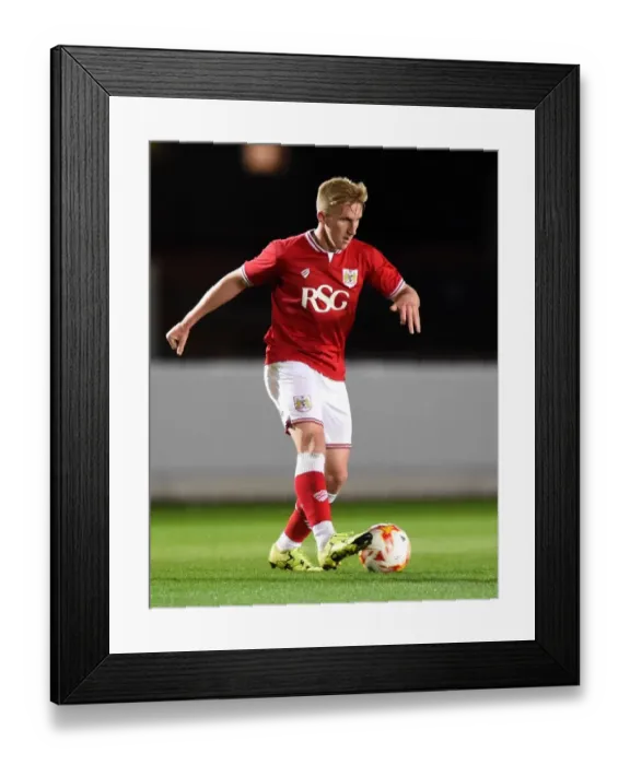 Framed Print : Young Star Connor Lemonheigh-Evans in Action for Bristol City U21 Framed Print : Young Star Connor Lemonheigh-Evans in Action for Bristol City U21