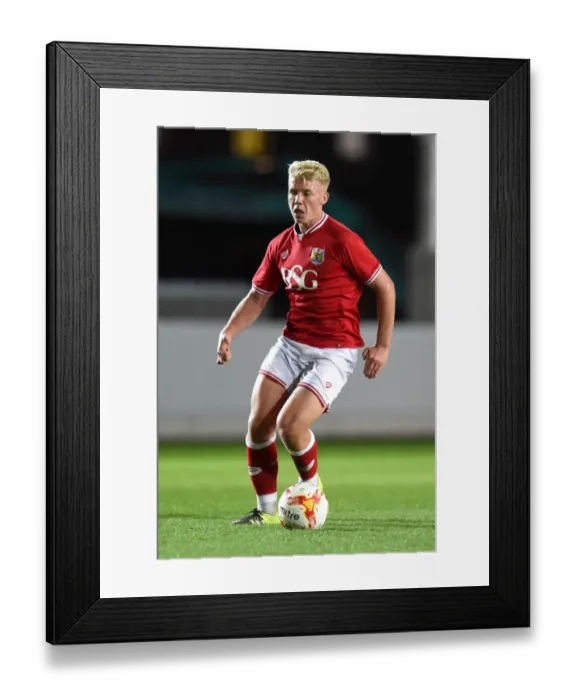 Framed Print : George Dowling of Bristol City in Action at Ashton Gate Stadium Framed Print : George Dowling of Bristol City in Action at Ashton Gate Stadium