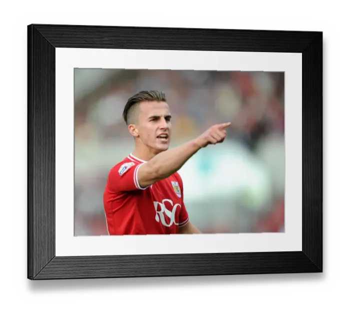 Framed Print : Joe Bryan in Action: Bristol City vs Reading at Ashton Gate Stadium, 2015