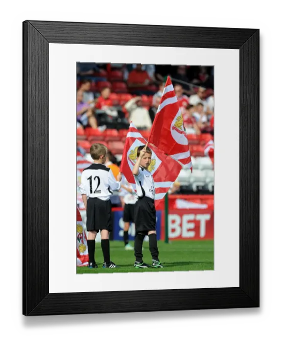 Framed Print : Young Flag Bearers of Portishead Town FC at Bristol City vs Reading, 2015