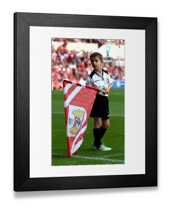 Framed Print : Young Flag Bearers of Portishead Town FC at Bristol City vs Reading, 2015