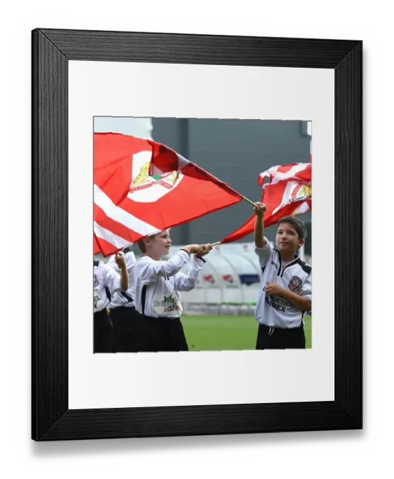 Framed Print : Young Flag Bearers of Portishead Town FC at Bristol City vs. Reading