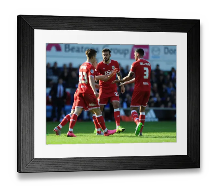 Framed Print : Dramatic Equalizer: Luke Freeman's Thrilling Goal for Bristol City at Ipswich Town's Portman Road