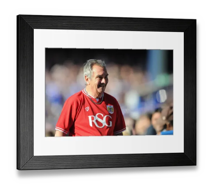 Framed Print : Passionate Bristol City Fans at Ipswich Town vs. Bristol City, Sky Bet Championship (September 2015) Framed Print : Passionate Bristol City Fans at Ipswich Town vs. Bristol City, Sky Bet Championship (September 2015)