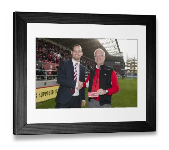 Framed Print : Bristol City FC: Lucky Fan Wins Community Trust Draw at Ashton Gate During October 2015 Match Framed Print : Bristol City FC: Lucky Fan Wins Community Trust Draw at Ashton Gate During October 2015 Match