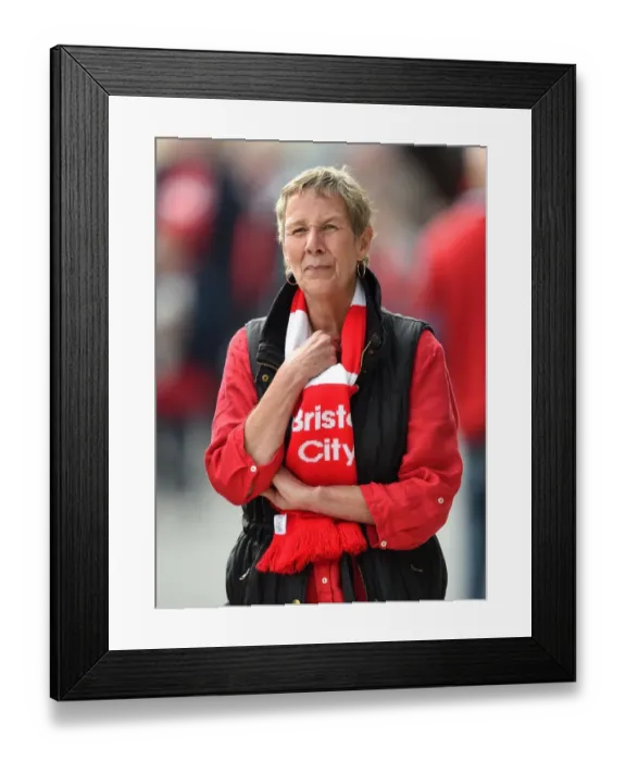 Framed Print : Sky Bet Championship Showdown: Bristol City vs MK Dons at Ashton Gate Stadium (October 2015) Framed Print : Sky Bet Championship Showdown: Bristol City vs MK Dons at Ashton Gate Stadium (October 2015)