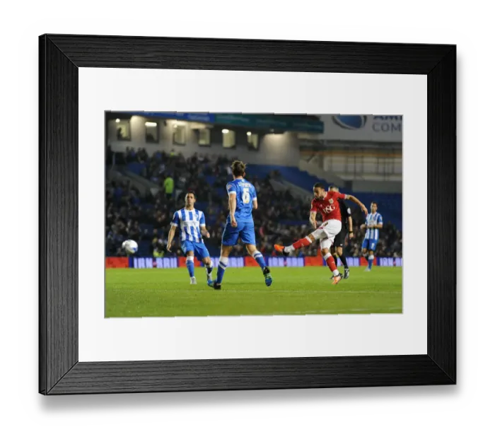 Framed Print : Derrick Williams Goal Attempt vs Brighton, 2015: Sky Bet Championship Clash at American Express Community Stadium