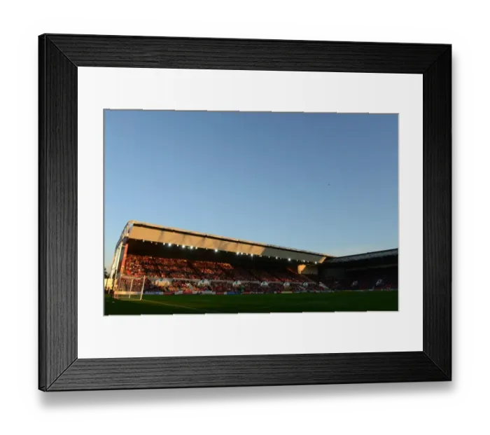 Framed Print : Bristol City vs Fulham: A Full House at Ashton Gate's Dolman Stand Framed Print : Bristol City vs Fulham: A Full House at Ashton Gate's Dolman Stand