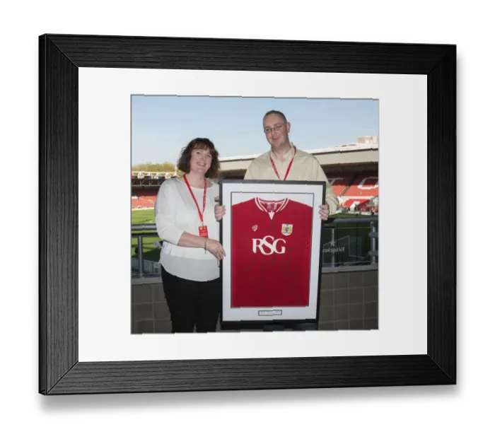 Framed Print : Sky Bet Championship Showdown: Bristol City vs Fulham, October 2015 - Ashton Gate Framed Print : Sky Bet Championship Showdown: Bristol City vs Fulham, October 2015 - Ashton Gate