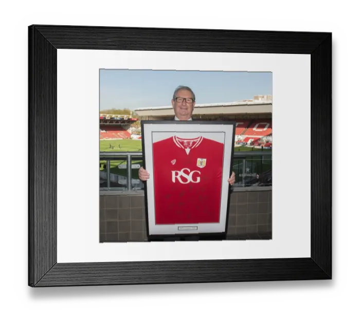 Framed Print : Sky Bet Championship Showdown: Bristol City vs Fulham at Ashton Gate, October 2015 Framed Print : Sky Bet Championship Showdown: Bristol City vs Fulham at Ashton Gate, October 2015