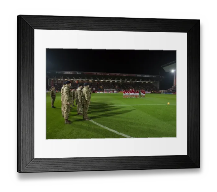 Framed Print : Bristol City Players Pay Tribute on Remembrance Sunday at Ashton Gate