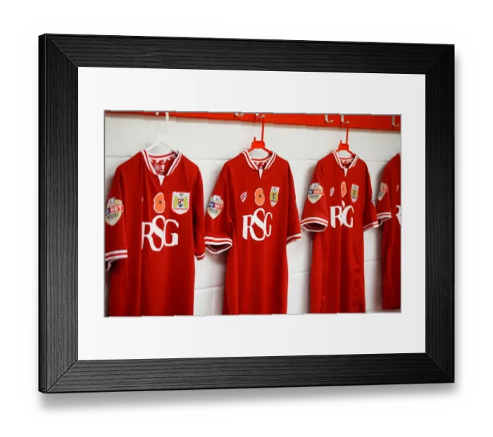 Framed Print : Bristol City Football Club - Remembrance Day Tribute: Poppies on Shirts Before Bristol City v Wolves, Sky Bet Championship (Ashton Gate Stadium, 03 / 11 / 2015) Framed Print : Bristol City Football Club - Remembrance Day Tribute: Poppies on Shirts Before Bristol City v Wolves, Sky Bet Championship (Ashton Gate Stadium, 03 / 11 / 2015)