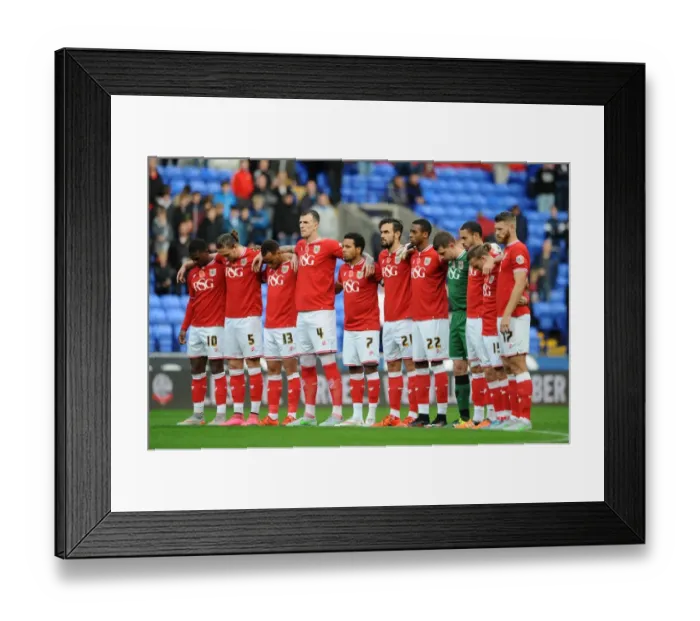 Framed Print : Bristol City Pays Tribute: Minutes Silence at Macron Stadium vs. Bolton Wanderers (07 / 11 / 2015)
