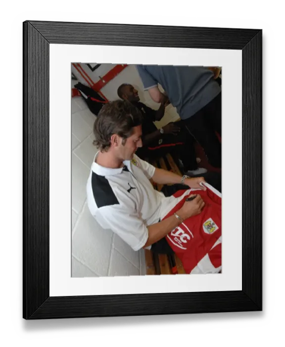 Framed Print : Bristol City FC: 08-09 Season Open Day - A Season Behind the Scenes Framed Print : Bristol City FC: 08-09 Season Open Day - A Season Behind the Scenes