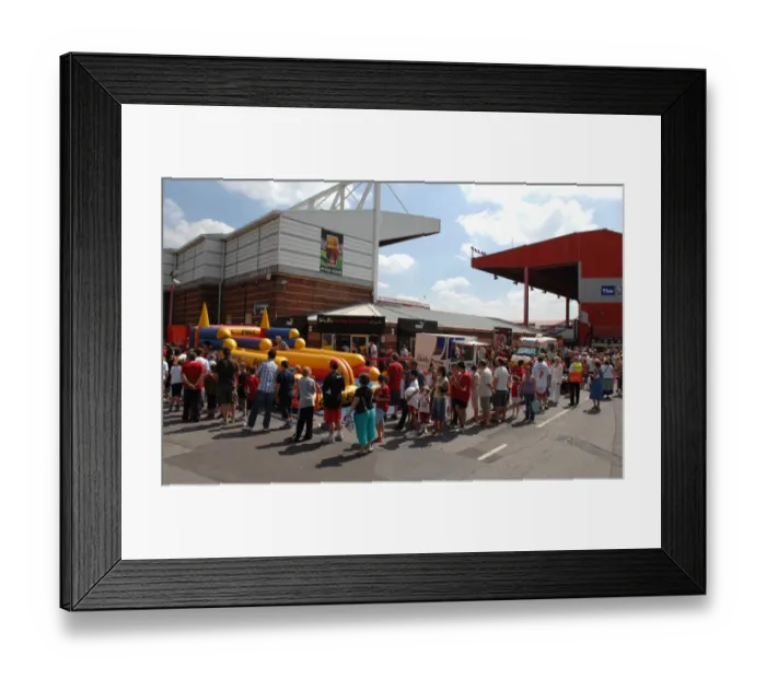 Framed Print : Bristol City FC: 08-09 Season Preview - Open Day with the First Team Framed Print : Bristol City FC: 08-09 Season Preview - Open Day with the First Team