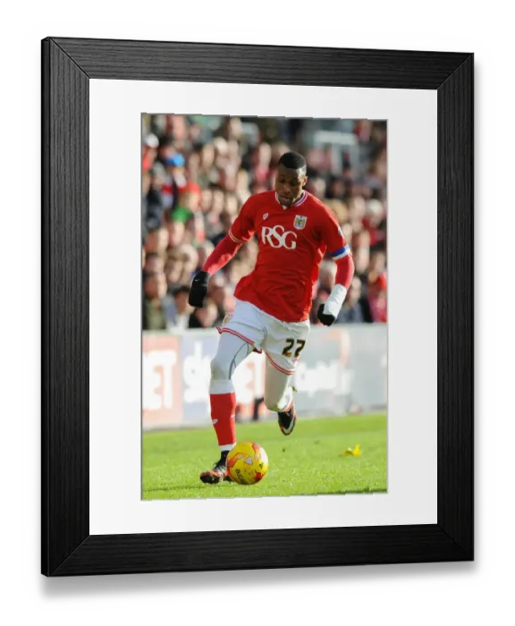 Framed Print : Jonathan Kodjia in Action for Bristol City against Hull City, 2015 Framed Print : Jonathan Kodjia in Action for Bristol City against Hull City, 2015
