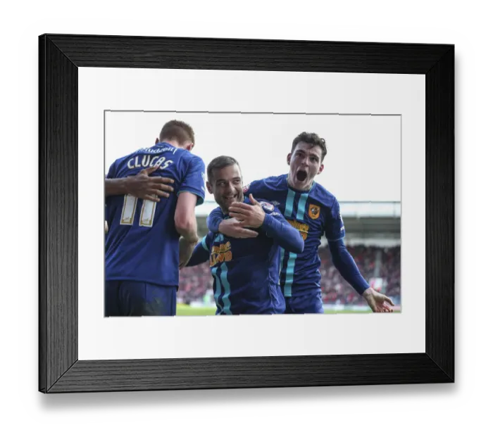 Framed Print : Bristol City vs Hull City: Shaun Maloney Scores the Equalizer at Ashton Gate Stadium, 2015 Framed Print : Bristol City vs Hull City: Shaun Maloney Scores the Equalizer at Ashton Gate Stadium, 2015