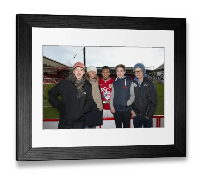 Framed Print : Bristol City vs Hull City: Mandofor the Match Revealed at Ashton Gate, 21st November 2015 Framed Print : Bristol City vs Hull City: Mandofor the Match Revealed at Ashton Gate, 21st November 2015