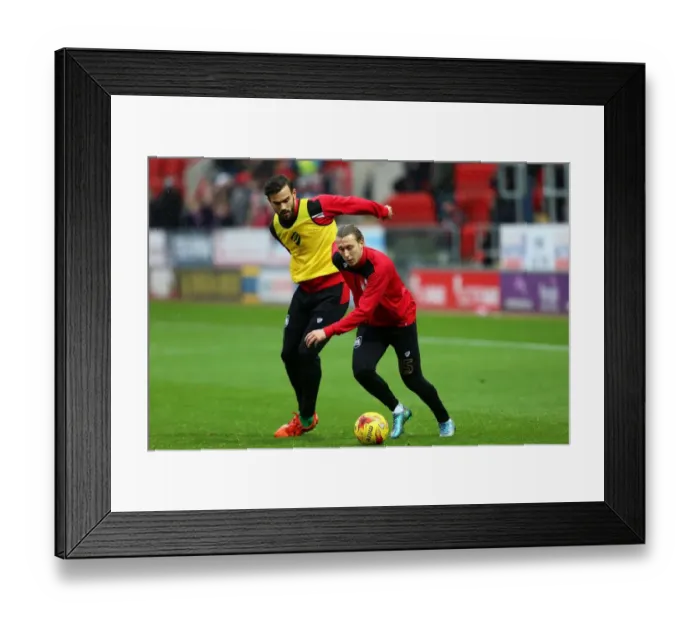 Framed Print : Bristol City's Luke Freeman Warms Up Ahead of Rotherham United Clash Framed Print : Bristol City's Luke Freeman Warms Up Ahead of Rotherham United Clash