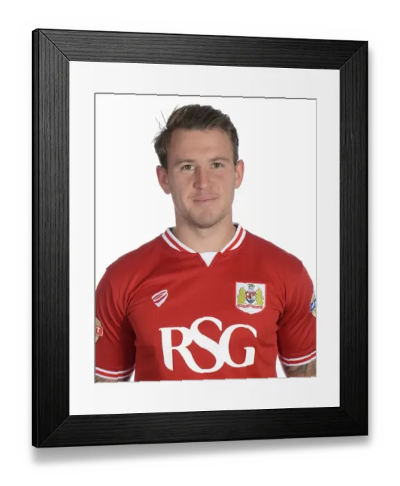 Framed Print : Bristol City: Aden Flint Training Session Portraits - August 2015 Framed Print : Bristol City: Aden Flint Training Session Portraits - August 2015