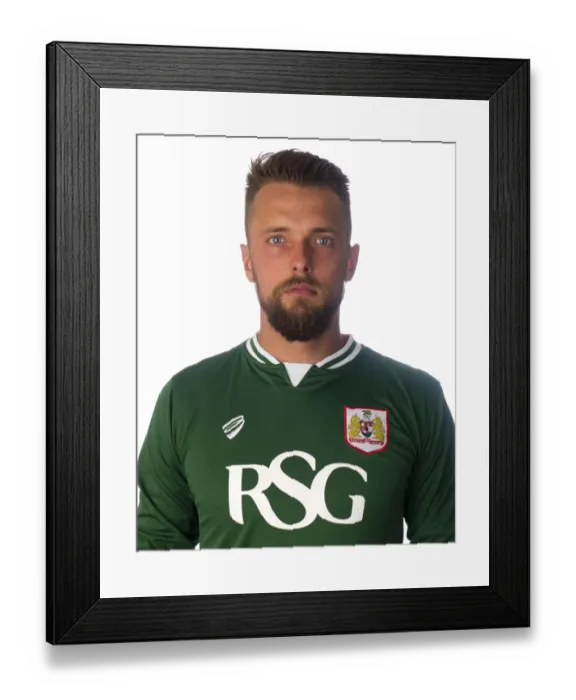 Framed Print : Focused Training: Derrick Williams of Bristol City