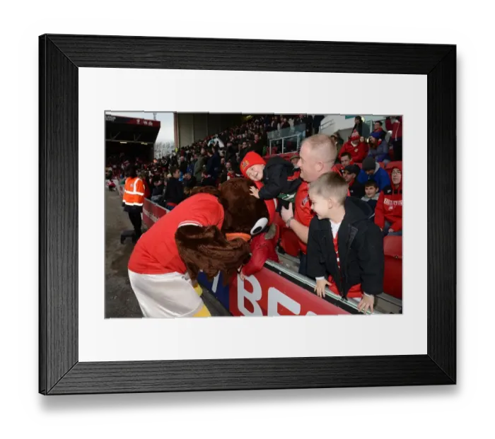 Framed Print : Fans Savor Scrumpy Beer at Ashton Gate: Bristol City vs Blackburn Rovers, 05 / 12 / 2015 Framed Print : Fans Savor Scrumpy Beer at Ashton Gate: Bristol City vs Blackburn Rovers, 05 / 12 / 2015