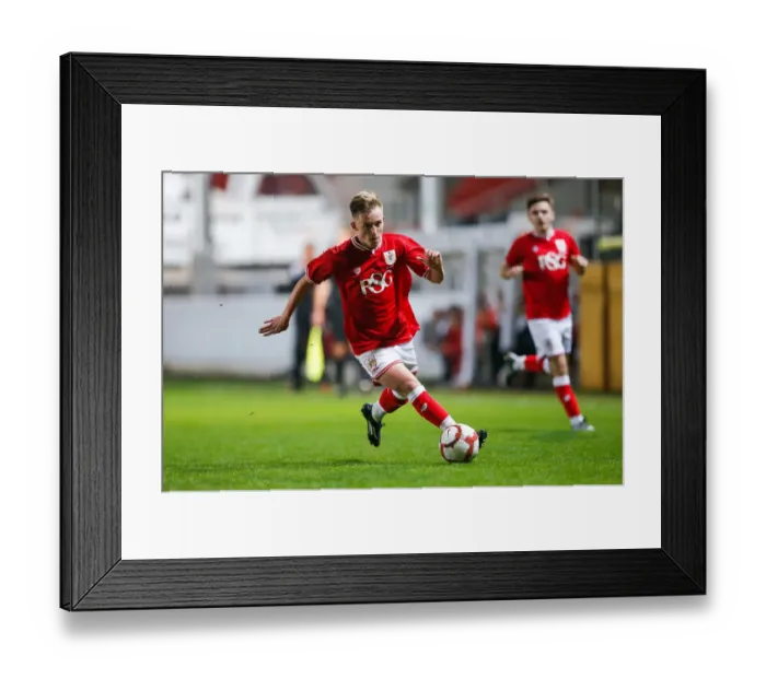 Framed Print : Harvey Moss in Action: FA Youth Cup Third Round - Bristol City U18 vs Cardiff City U18