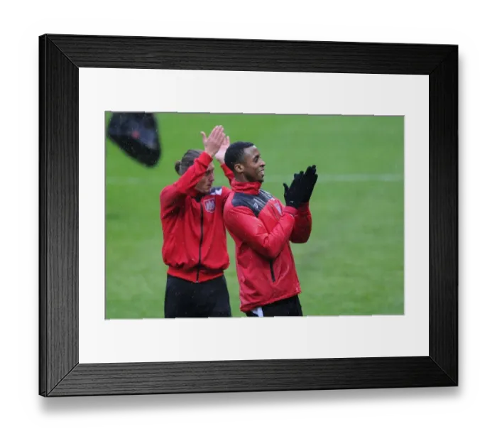 Framed Print : Bristol City's Jonathan Kodjia Applauding Fans Amidst Huddersfield Rivalry (12 / 12 / 2015) Framed Print : Bristol City's Jonathan Kodjia Applauding Fans Amidst Huddersfield Rivalry (12 / 12 / 2015)