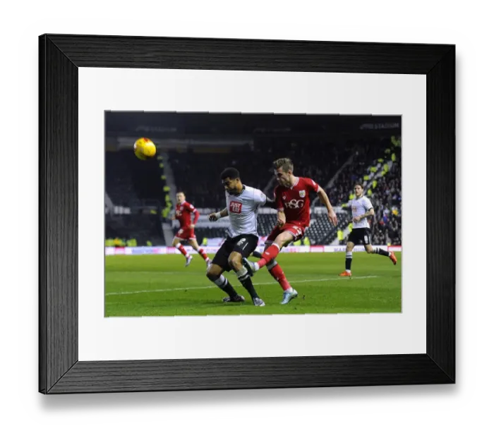 Framed Print : Bristol City's Joe Bryan Sends a Cross at Derby County, Sky Bet Championship (15 / 12 / 2015)