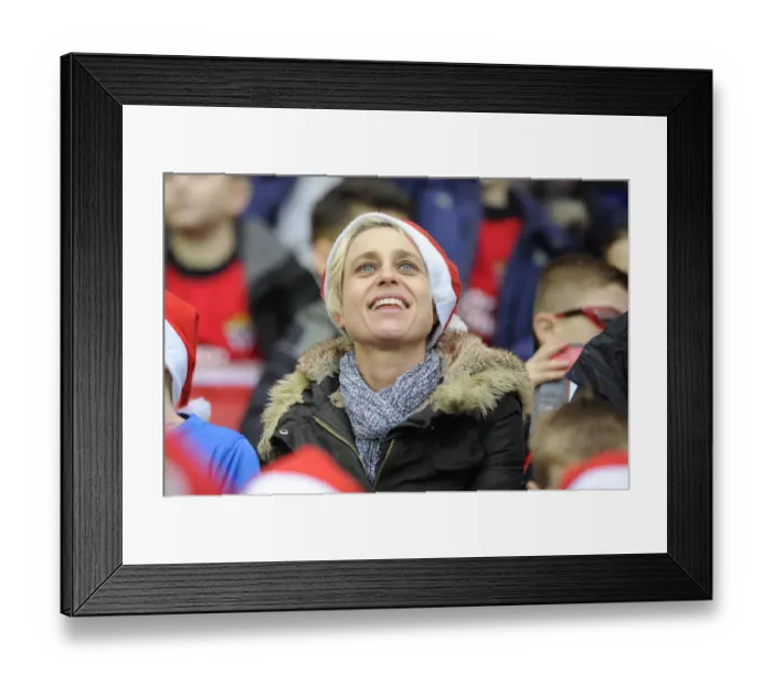 Framed Print : Bristol City Fan in Christmas Hat at Ashton Gate, 2015: Bristol City vs. QPR, Sky Bet Championship