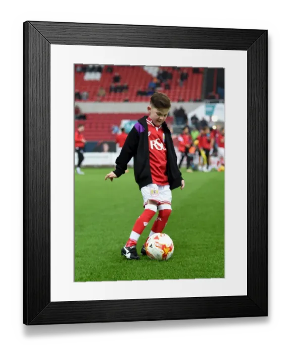 Framed Print : Bristol City vs Queens Park Rangers Clash at Ashton Gate Stadium, Sky Bet Championship (12 / 19 / 2015) Framed Print : Bristol City vs Queens Park Rangers Clash at Ashton Gate Stadium, Sky Bet Championship (12 / 19 / 2015)