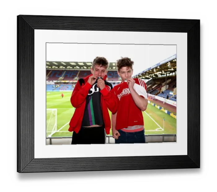 Framed Print : Bristol City Fans Arrive at Turf Moor for Burnley Match, December 2015 Framed Print : Bristol City Fans Arrive at Turf Moor for Burnley Match, December 2015