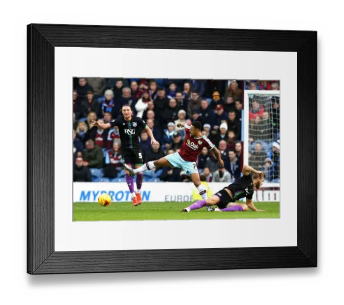 Framed Print : Andre Gray in Action: Burnley vs. Bristol City, Sky Bet Championship (December 2015) Framed Print : Andre Gray in Action: Burnley vs. Bristol City, Sky Bet Championship (December 2015)