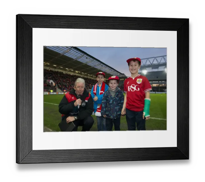 Framed Print : Intense Sky Bet Championship Showdown: Bristol City vs Charlton Athletic at Ashton Gate (December 2015) Framed Print : Intense Sky Bet Championship Showdown: Bristol City vs Charlton Athletic at Ashton Gate (December 2015)