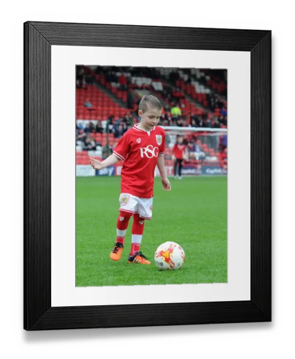 Framed Print : Thrilling Sky Bet Championship Clash: Bristol City vs Charlton Athletic at Ashton Gate Stadium (December 2015)
