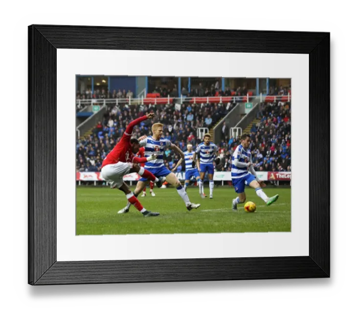 Framed Print : Elliott Bennett's Shot at Reading, 2016: Sky Bet Championship Clash