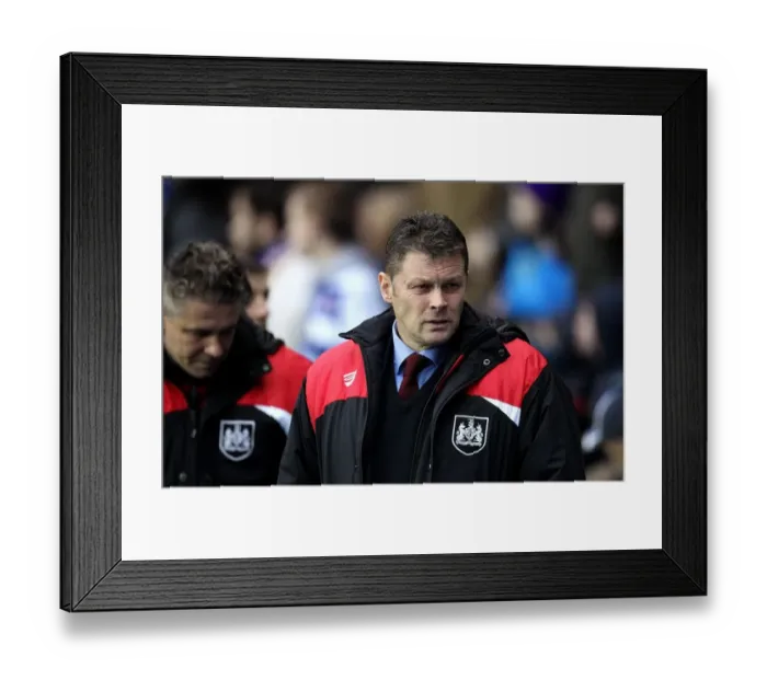 Framed Print : Steve Cotterill Leads Bristol City at Reading, 2016