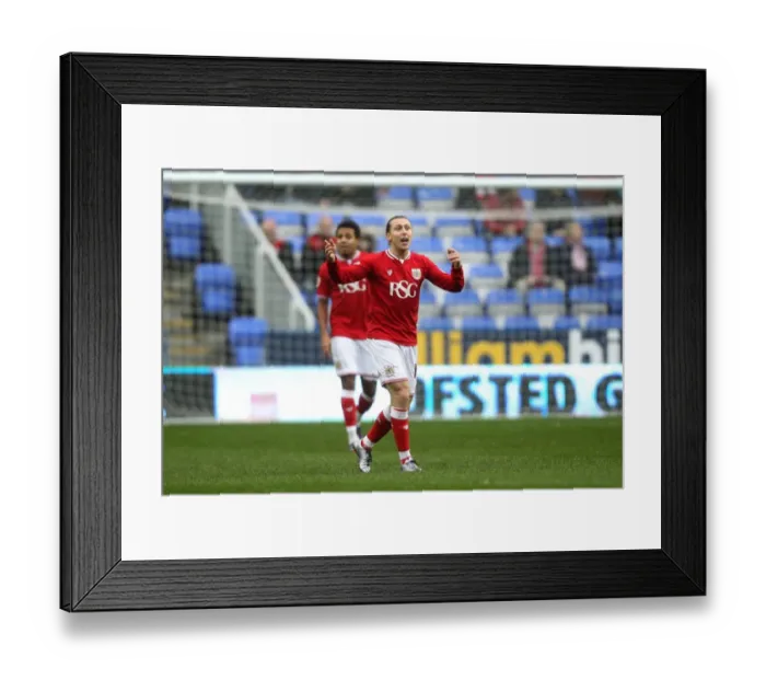 Framed Print : Bristol City's Luke Freeman Signals to Teammate During Reading Match, Sky Bet Championship 2016