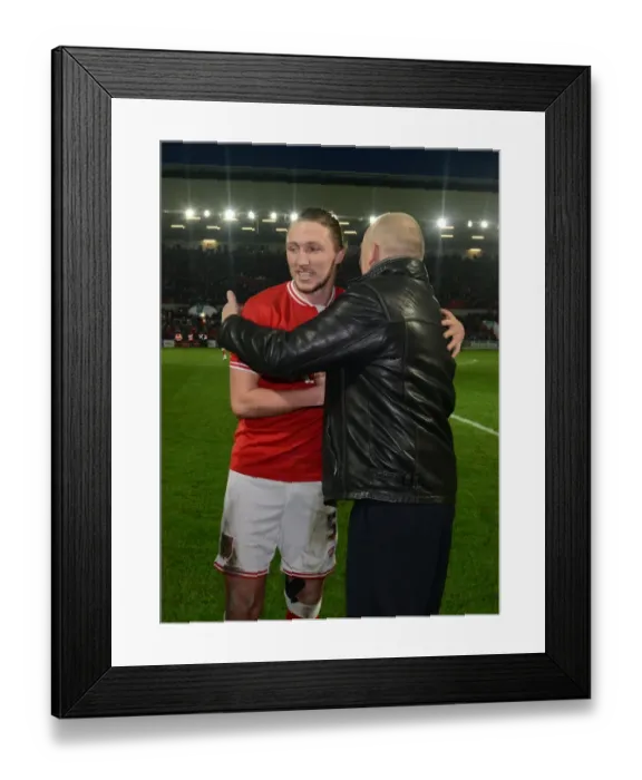 Framed Print : Bristol City FC: Mandouaka N'Guessan Receives Man of the Match Award vs. Middlesbrough (16 / 01 / 2016) Framed Print : Bristol City FC: Mandouaka N'Guessan Receives Man of the Match Award vs. Middlesbrough (16 / 01 / 2016)