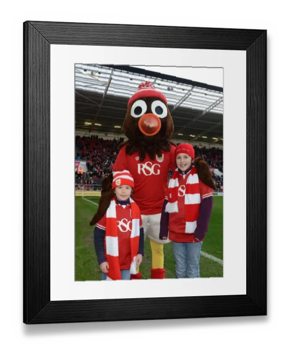 Framed Print : Bristol City vs Middlesbrough: Fans with Scrumpy at Ashton Gate, Sky Bet Championship (January 2016) Framed Print : Bristol City vs Middlesbrough: Fans with Scrumpy at Ashton Gate, Sky Bet Championship (January 2016)