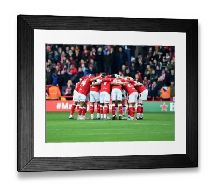 Framed Print : Bristol City Players Huddle Before Kick-Off Against Middlesbrough, Sky Bet Championship, Ashton Gate, Bristol, England (January 16, 2016) Framed Print : Bristol City Players Huddle Before Kick-Off Against Middlesbrough, Sky Bet Championship, Ashton Gate, Bristol, England (January 16, 2016)