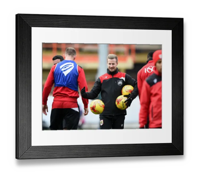 Framed Print : Wade Elliott Takes Charge: Bristol City vs. Middlesbrough, Sky Bet Championship (January 2016) Framed Print : Wade Elliott Takes Charge: Bristol City vs. Middlesbrough, Sky Bet Championship (January 2016)